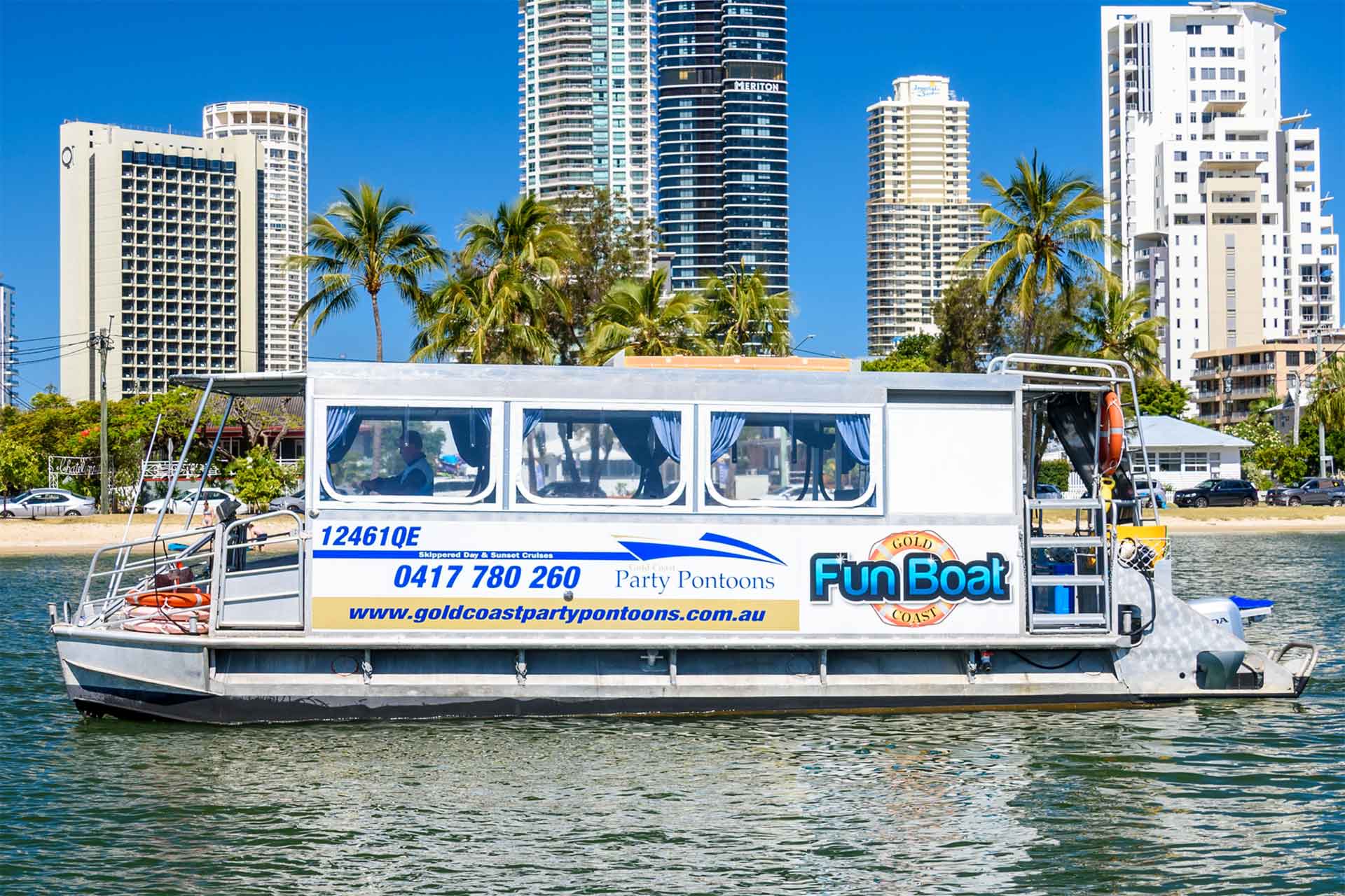 boat cruise in gold coast